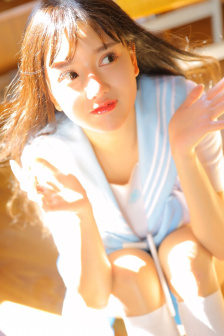 用刀划女子所有衣服
